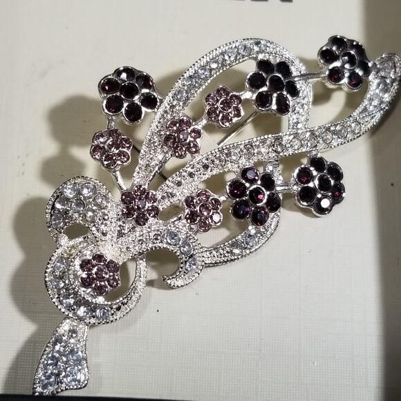 Napier pin silver shaped like a bouqet - Picture 4 of 6